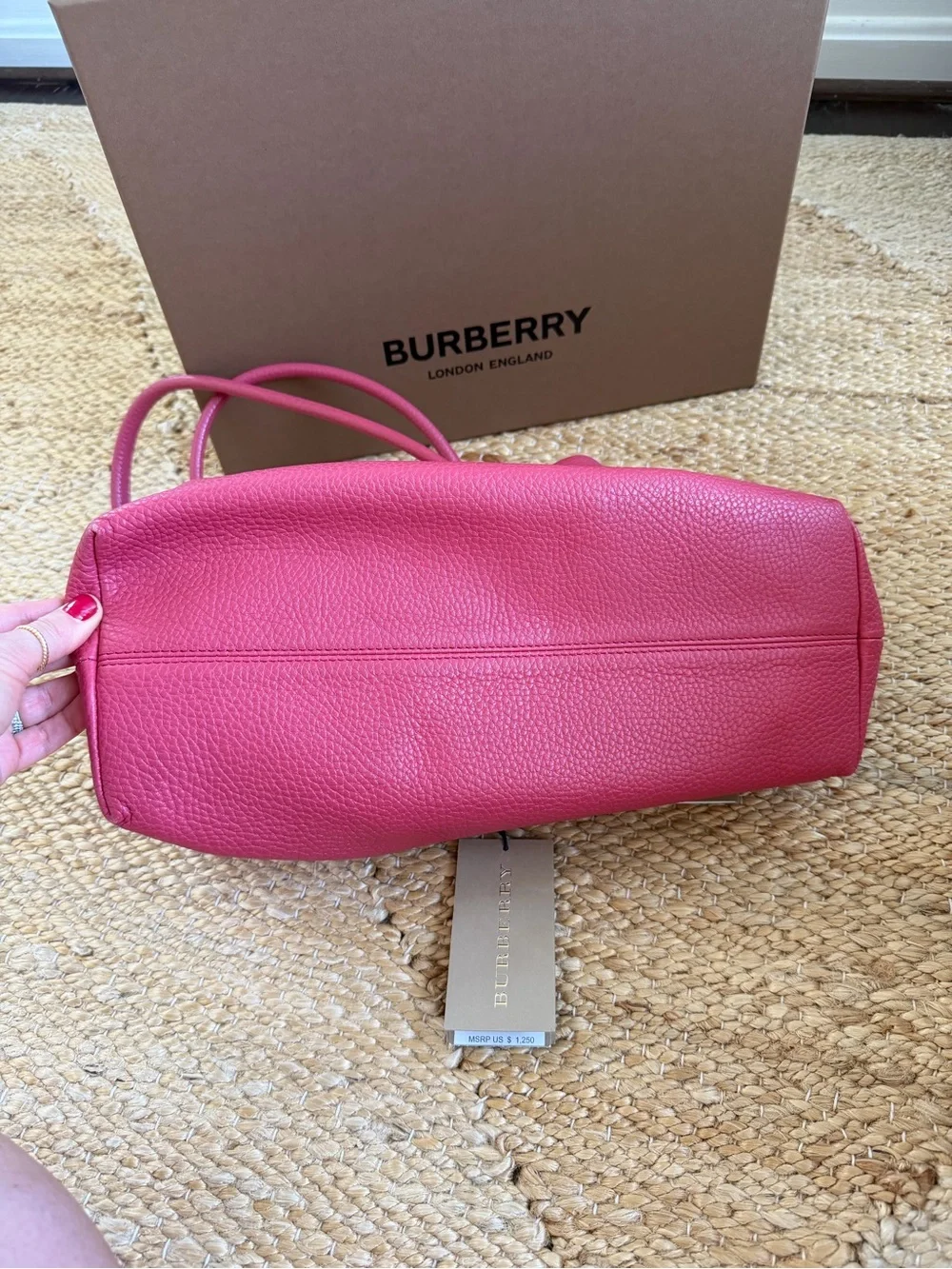 Burberry Grainy Leather Medium Barnyard Handbag in color Pink Azalea